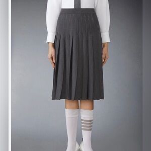 Pure wool vintage Vorager women pleated skirt size 14